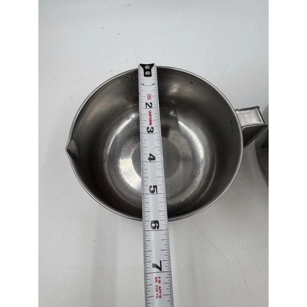 Set of 2 Interpur Stainless Measuring Bowls with Handles and Spouts 1Qt and 2 Qt